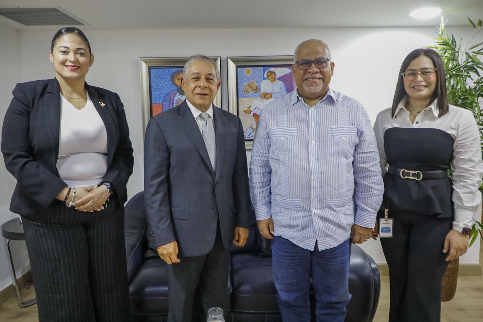 VISITA DEL EMBAJADOR ROBERTO SALCEDO